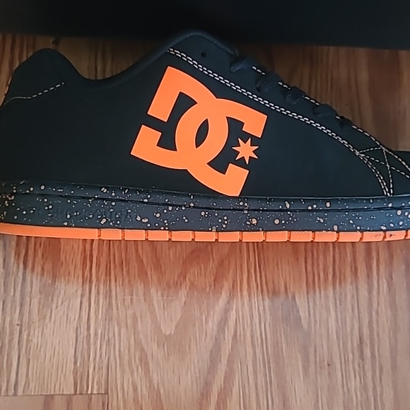 Skateboard sneakers new without tags,never been worn - Picture 3 of 10